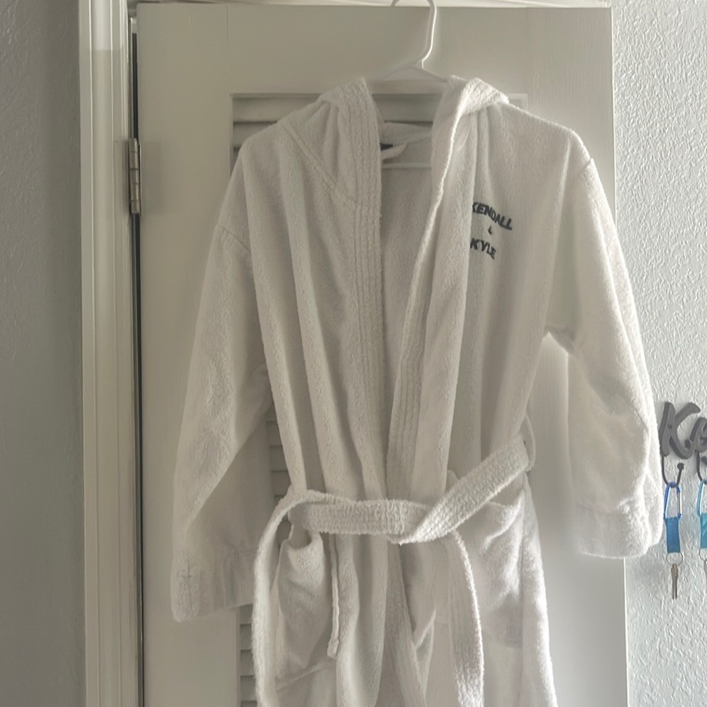 kendall and kylie bath robe
